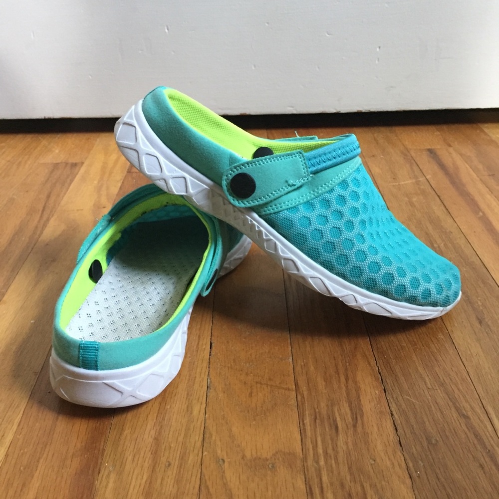 Lightweight foam clogs